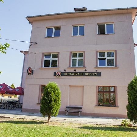 Pension Berten Strasice Strasice  Eksteriør billede